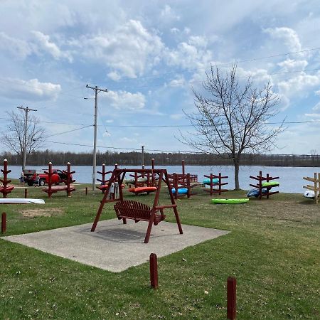 Pleasure Point Rv Resort Edmore Exterior photo
