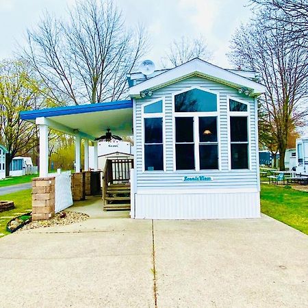 Pleasure Point Rv Resort Edmore Exterior photo