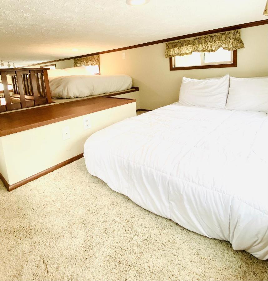 Pleasure Point Rv Resort Edmore Exterior photo