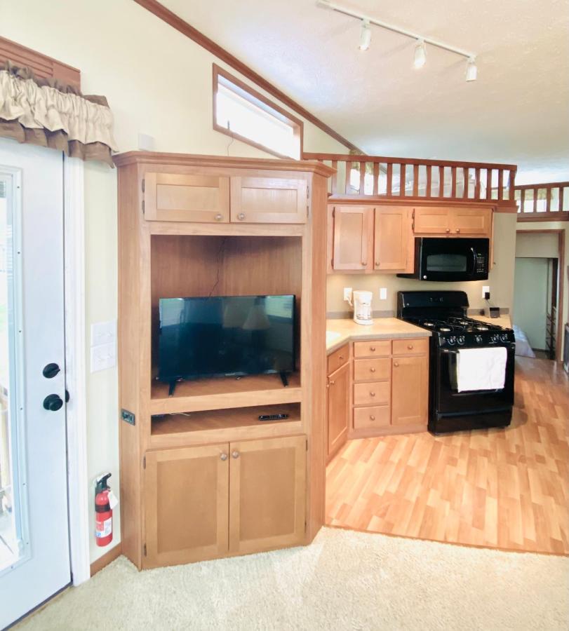 Pleasure Point Rv Resort Edmore Exterior photo