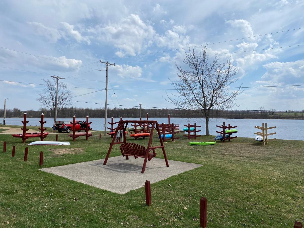 Pleasure Point Rv Resort Edmore Exterior photo