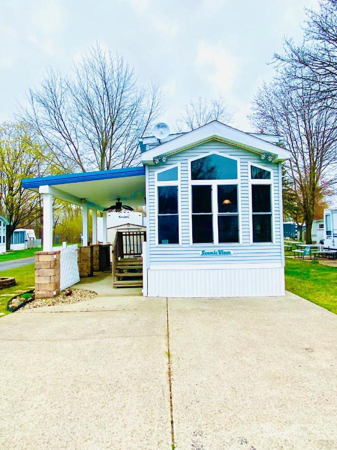 Pleasure Point Rv Resort Edmore Exterior photo