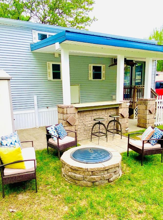 Pleasure Point Rv Resort Edmore Exterior photo